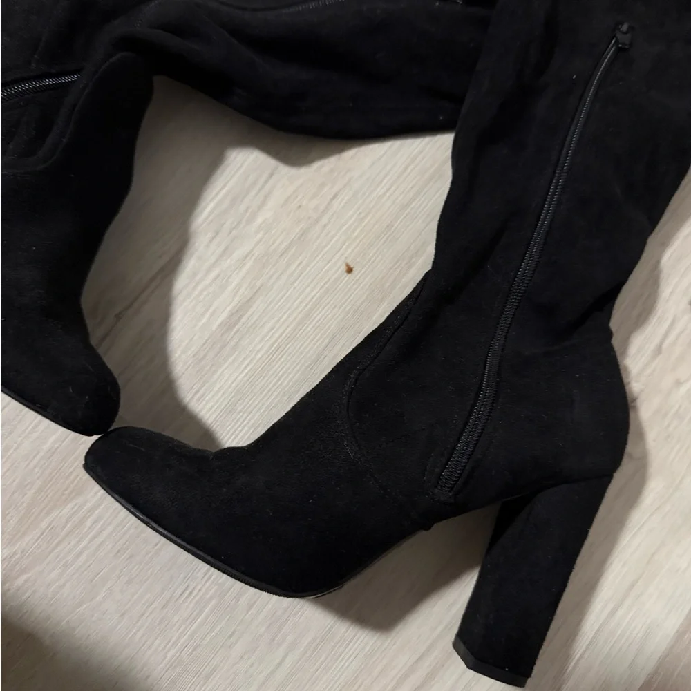 Thigh high Suede Boots - Picture 2 of 2